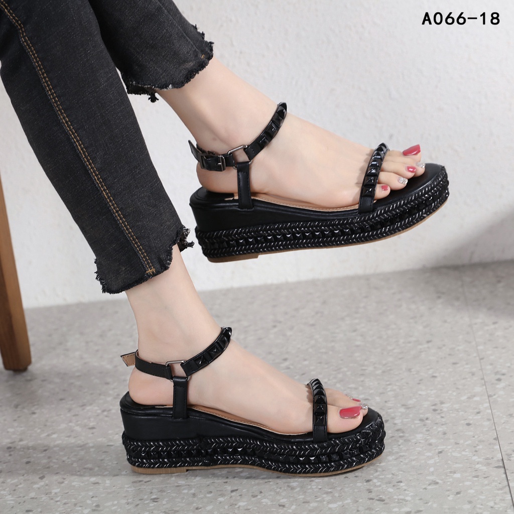 CL Pyraclou Wedges A066-18