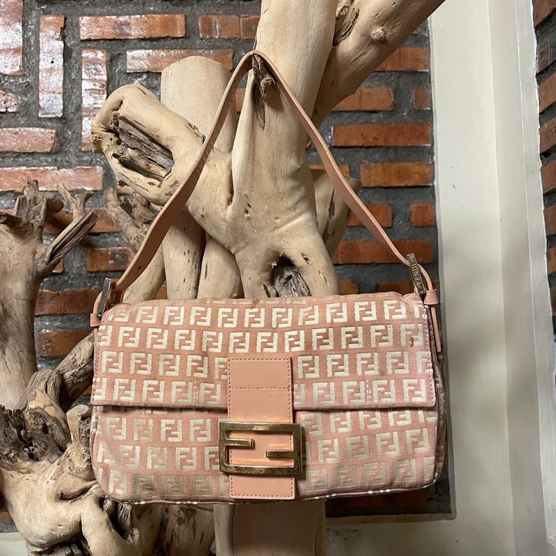 FENDI Baguette Baby Pink