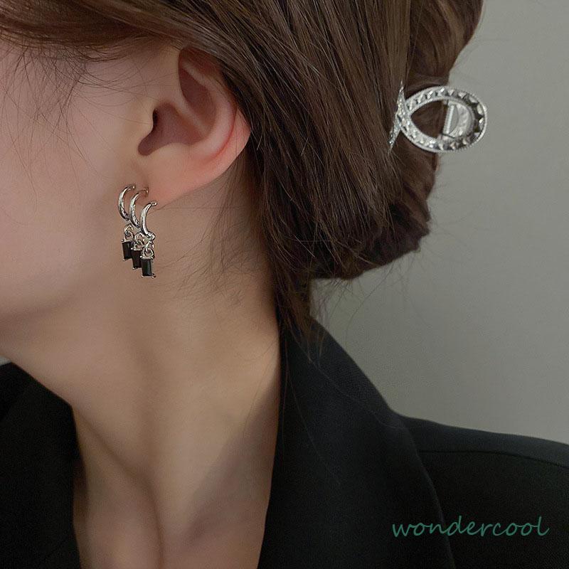 Anting Pejantan Zirkon Gelap Wanita Manis Keren Gaya Niche Design Personality Earrings-Won