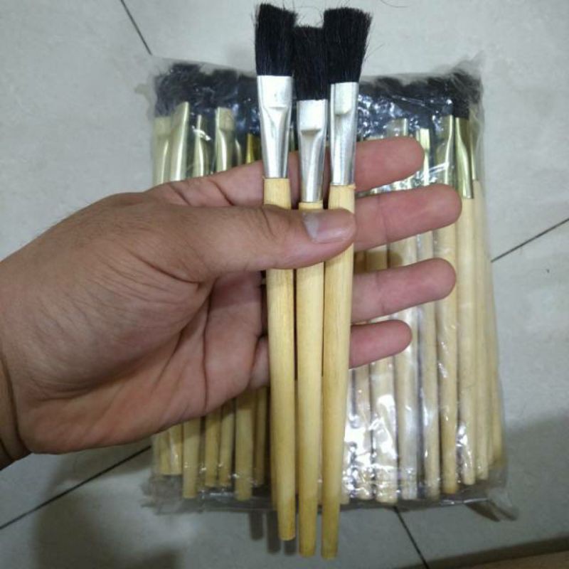 

Kuas untuk olesan nastar