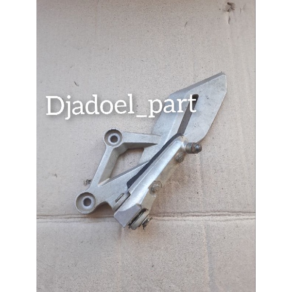 Footstep Step Postep Pijakan Belakang Kiri CB 150 R LED CB150R Led Original