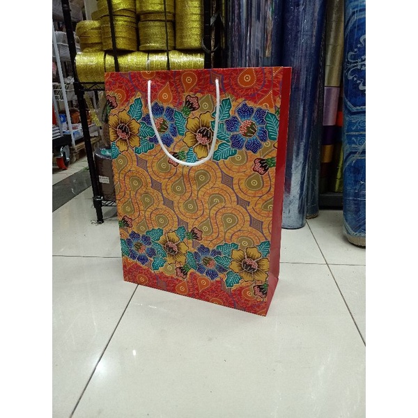 

paper bag xl glossy batik new bahan tebal isi 12 pcs terlaris