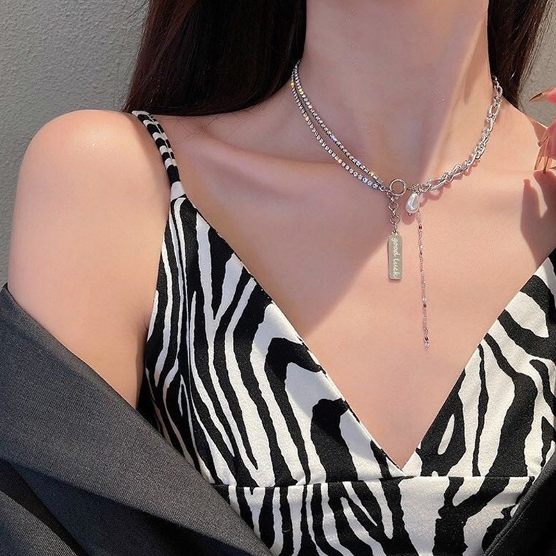 Kalung Rantai Klavikula Lapisan Ganda Bentuk Persegi Asimetris Aksen Mutiara Gaya Korea Hip-hop Untuk Wanita