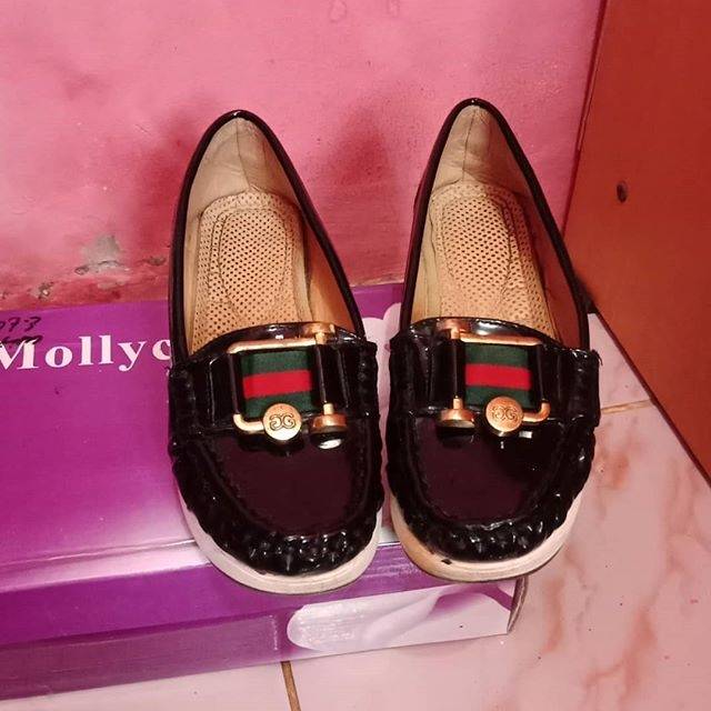 Sepatu mollyca