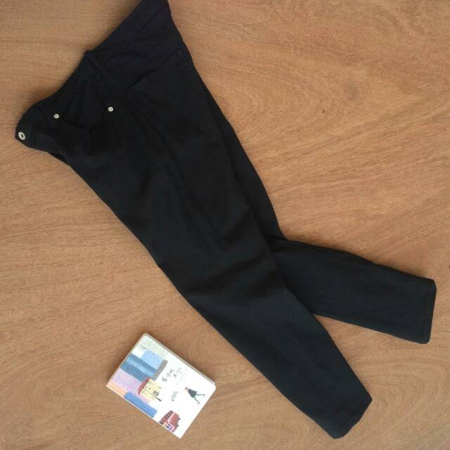 Celana Jeans Pria Slim Fit Hitam GET USED By UNIQLO Size 33 Original Preloved Second Bekas