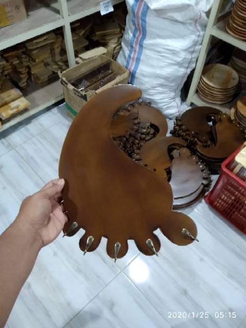 Tempat Kunci / Gantungan Kunci / Rak Kunci bentuk kaki / Key Holder bentuk Kaki