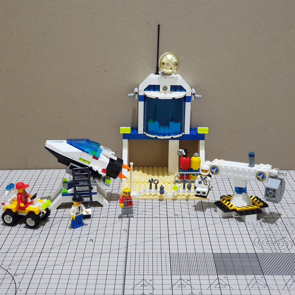 Brick Astrounaut Test Base enlighten 513 space series, Preloved
