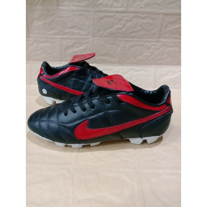 sepatu sepak bola kulit asli