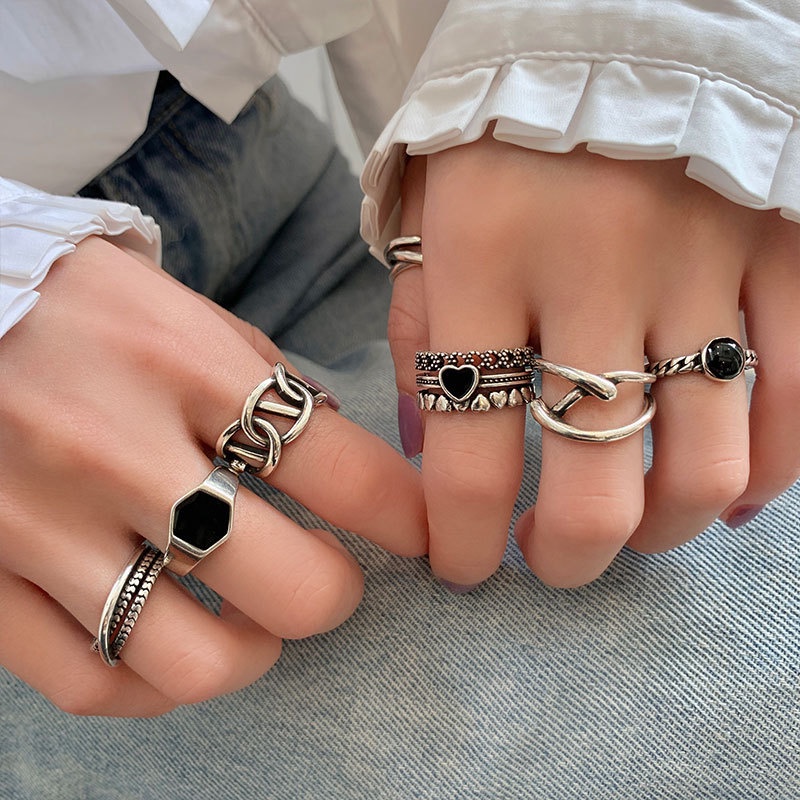 YEEZII 7 Pcs / Set Cincin Model Terbuka Dapat Disesuaikan Bentuk Hati Warna Hitam Gaya Retro Untuk Wanita