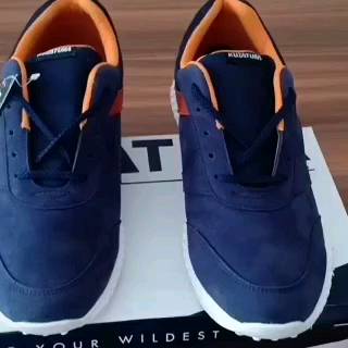  Sepatu  sneakers pria  sepatu  casual  pria  sepatu  santai 