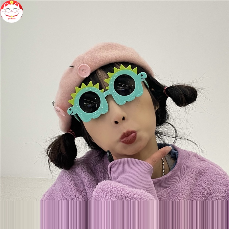 Kacamata Hitam Desain Alien Warna Hijau Untuk Pasangan