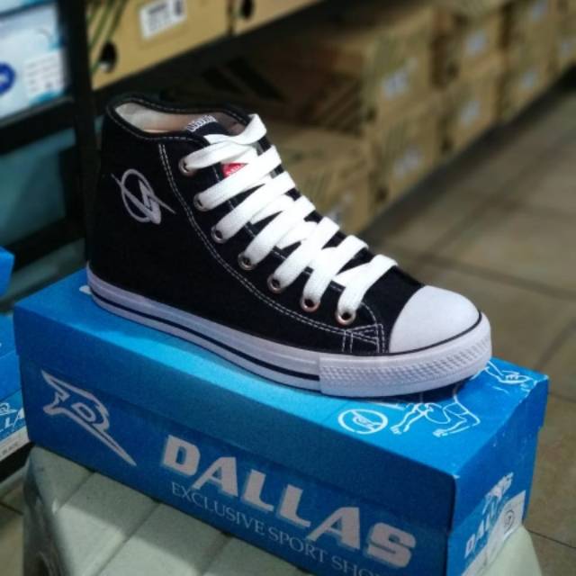 sepatu sekolah dallas smile.