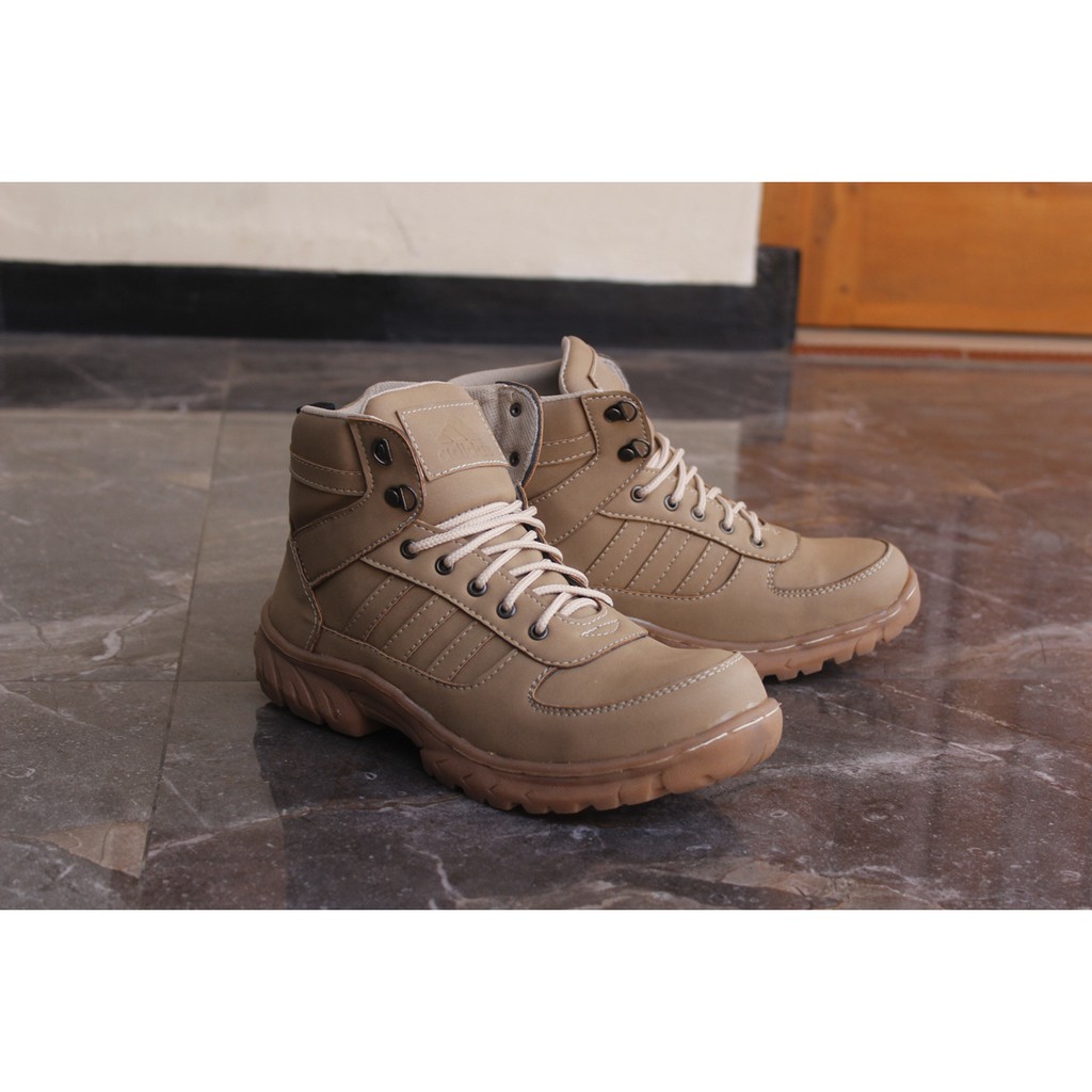 GRATIS ONGKIR SEPATU BOOTS SAFETY UJUNG BESI WARNA CREM BAHAN SINTETIS JAKY TOURING UNTUK PRIA