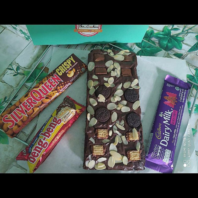 

Brownies fudgy and shinny | topping by request