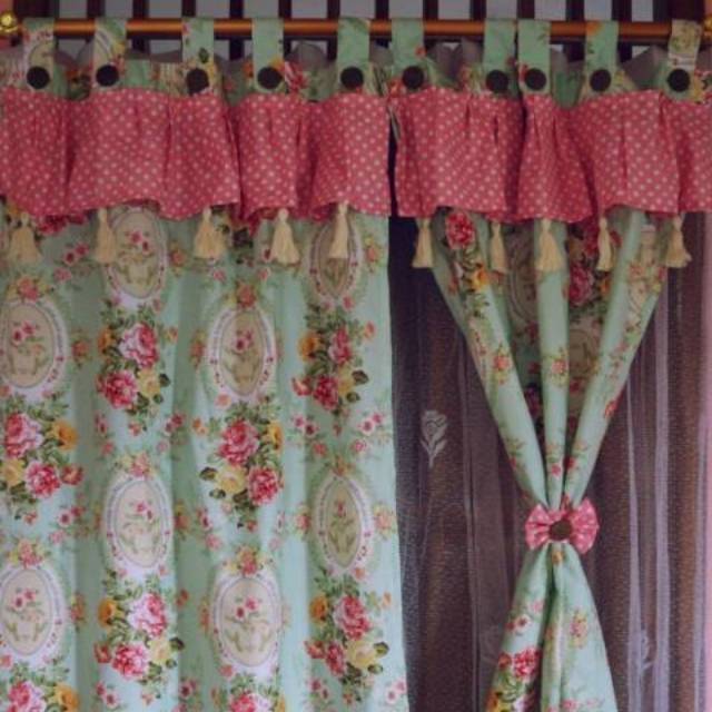 Tirai jendela poni pendek