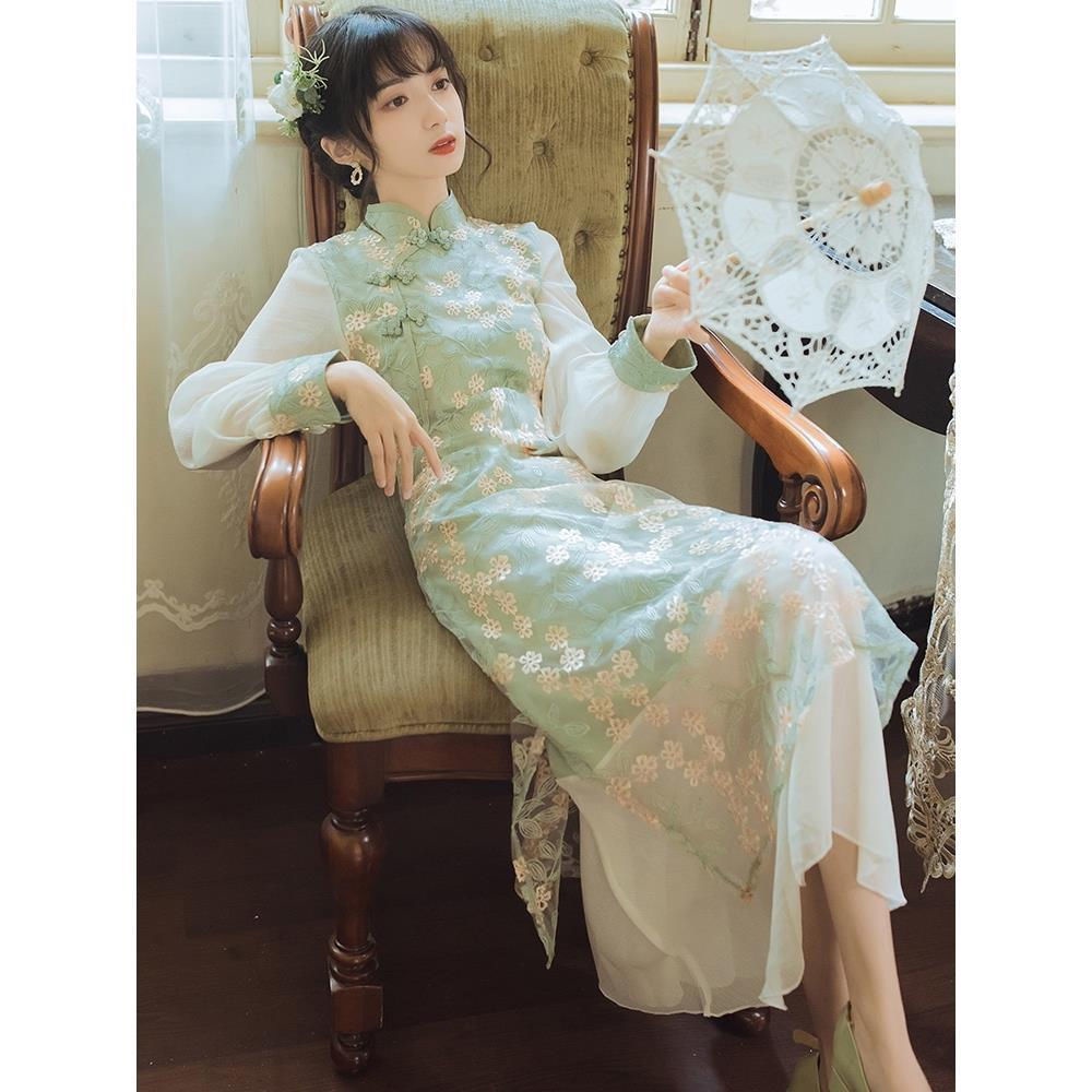 Versi yang ditingkatkan dari gaun temperamen retro muda panjang cheongsam bisa menjadi rok jalanan g