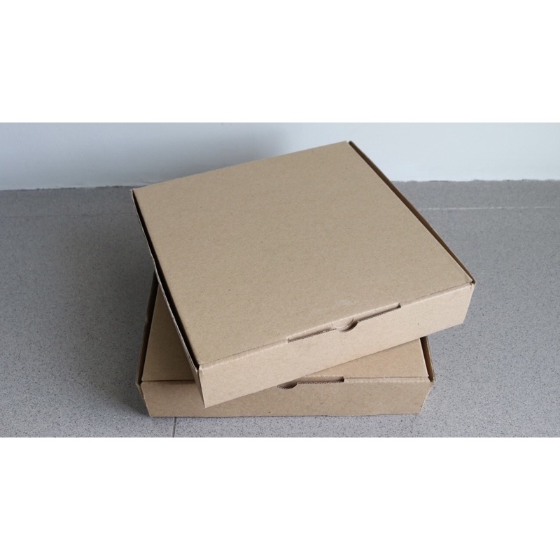 

Box Kardus E-Flute Coklat Untuk Packaging Olshop Sovenir Baju Pizza Kado Hampers Snack 22x22x4.5 CM