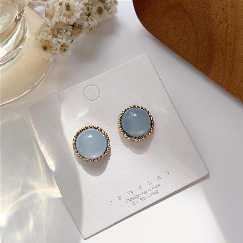 Anting S925 silver needle Bentuk Bulat Geometris Bahan resin Warna Putih Gaya retro Untuk Perempuan