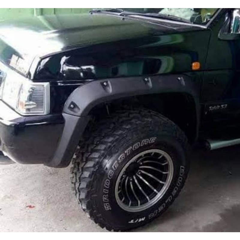 Over Fender Nissan Terrano