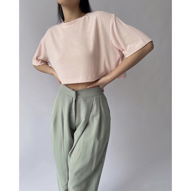 Fitout Studios atasan crop rajut wanita (Suki Top)