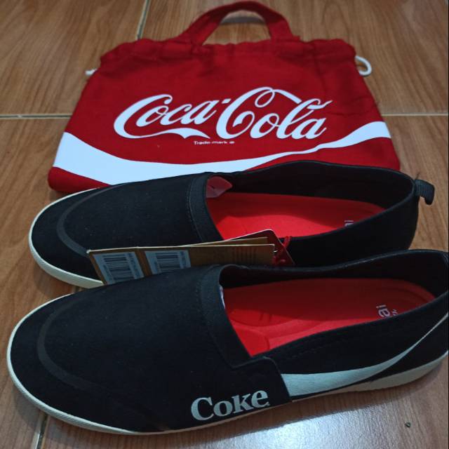 Sepatu Wakai X Coca Cola