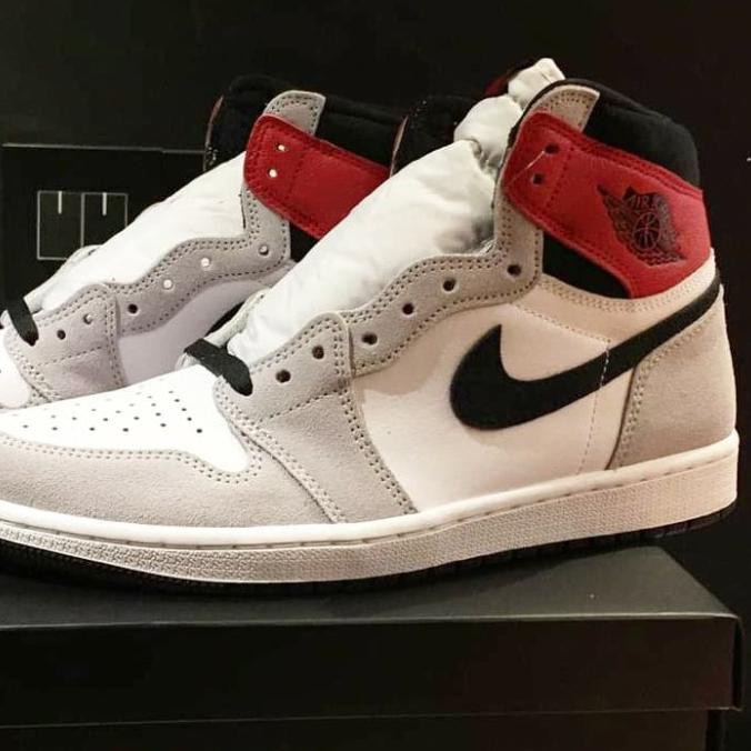 Air Jordan 1 Retro High Og • Light Smoke Grey Malikaikha