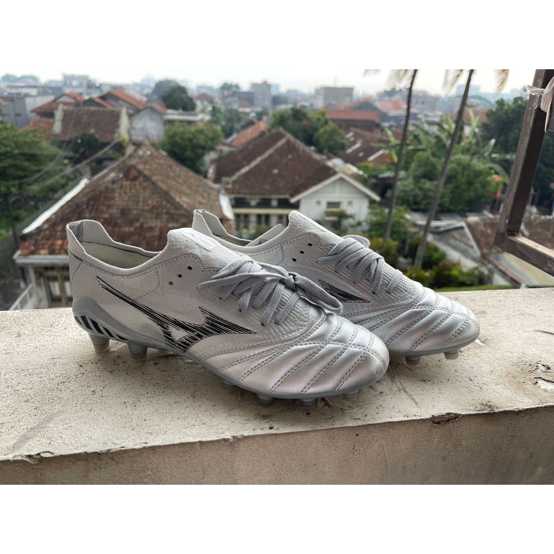 Sepatu Bola Mizuno Morelia Neo 3 Beta Leather Silver