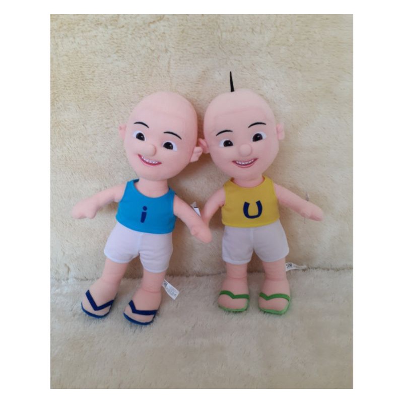 sepasang boneka upin ipin