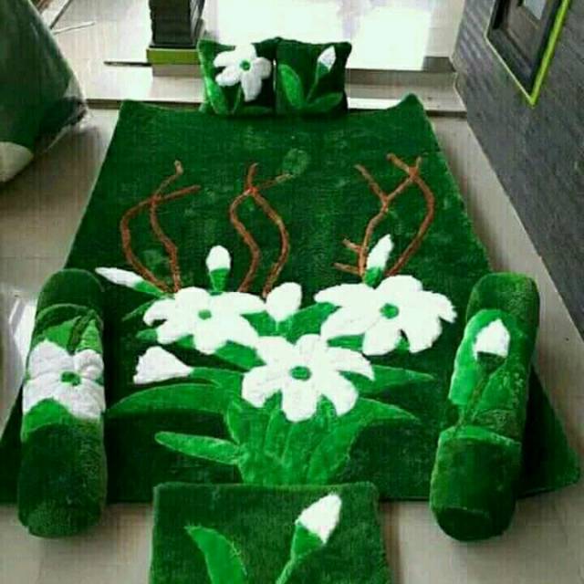 Karpet Bulu Karakter