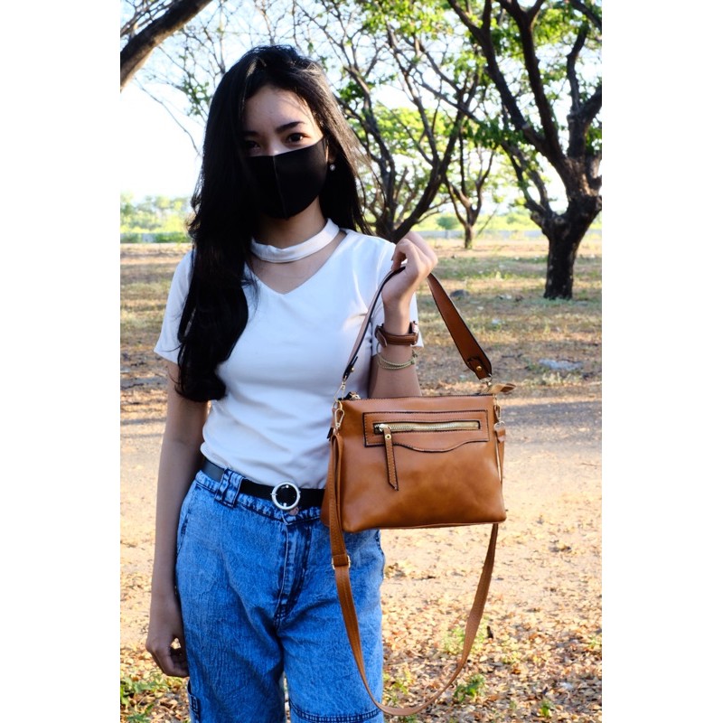 CELLENE • FISY SLING BAG