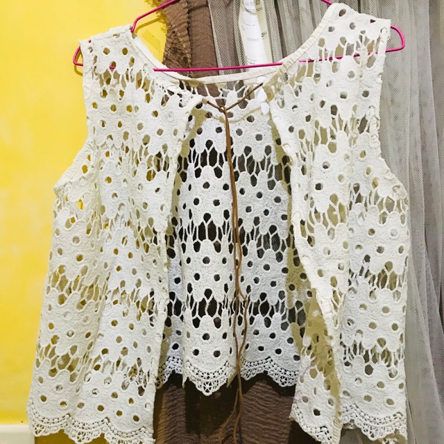 Outer/Rompi Boho Lace Warna Broken White [PRELOVED]