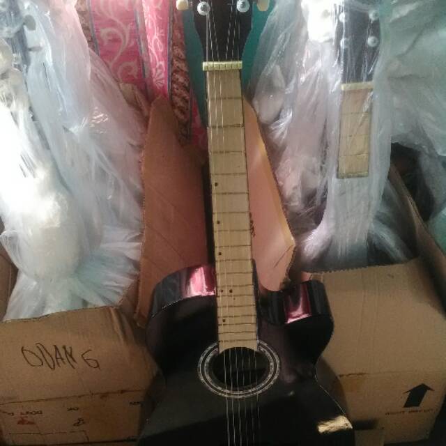 Gitar akustik pemula