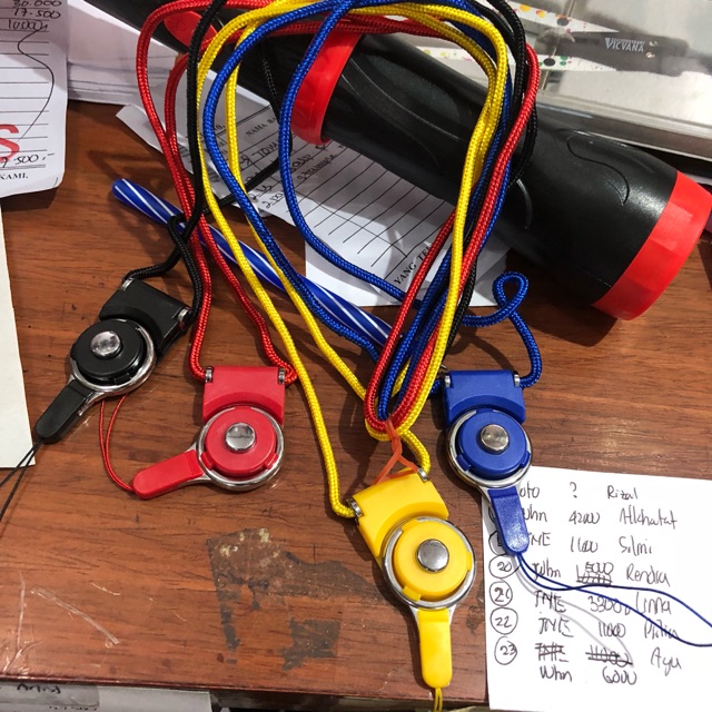 

Tali id card atau flashdisk knob bulat bisa dilepas