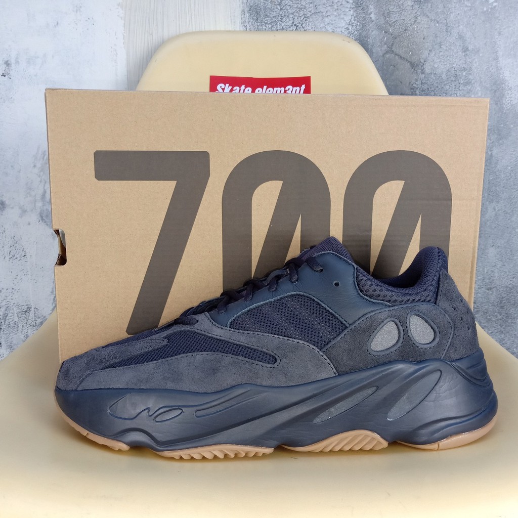 700 boost yeezy black