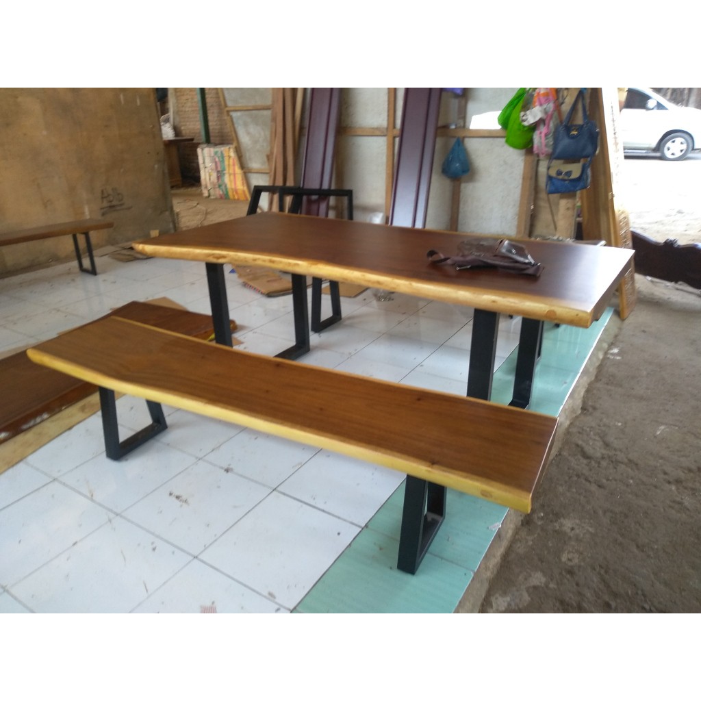 Meja dan Bangku makan kayu trembesi solid 180