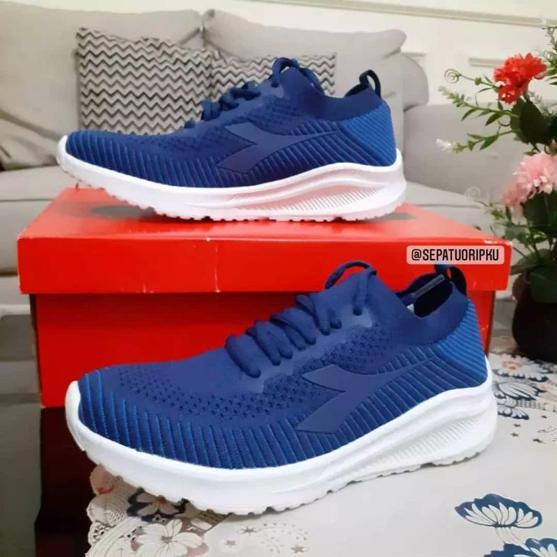 Sepatu Olahraga Pria dan Wanita ORI Diadora (Size 39)