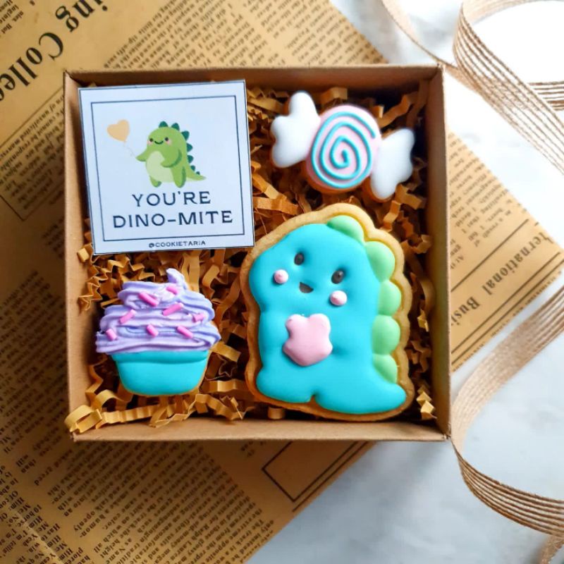 

Sugar cookies Valentine gift / Valentine hampers / kado Valentine bentuk Dinosaur