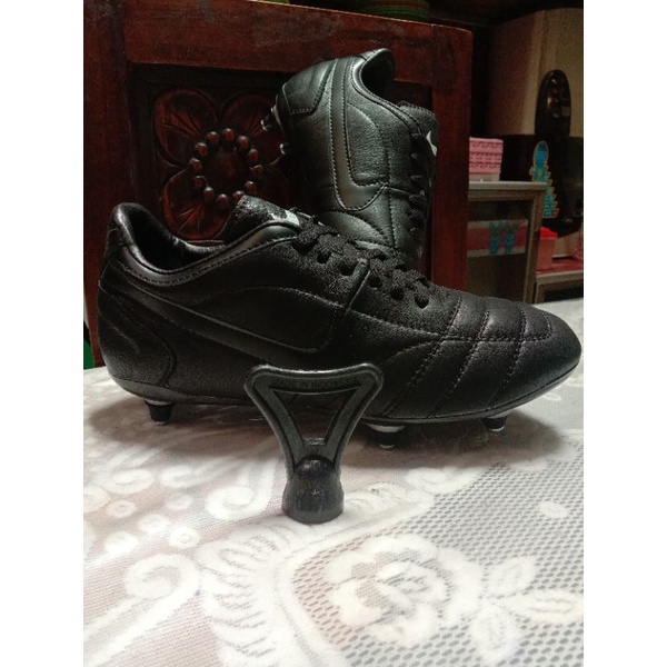 sepatu sepak bola hitam polos pul 6 baut kulit sapi asli
