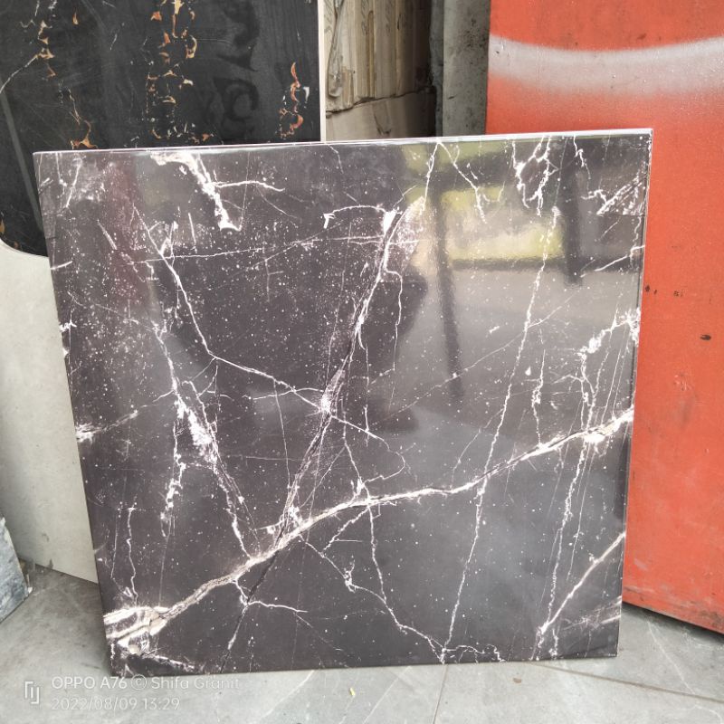 keramik lantai 50x50 james black/Grand master