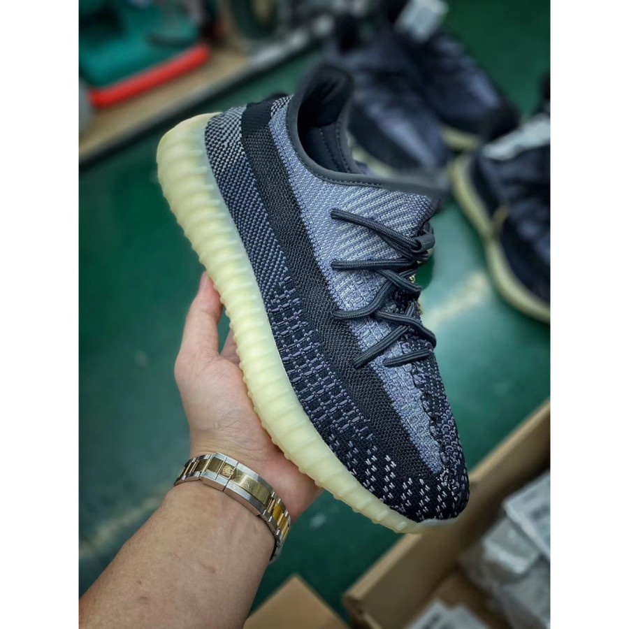 YEEZY BOOST 350 V2 CARBON