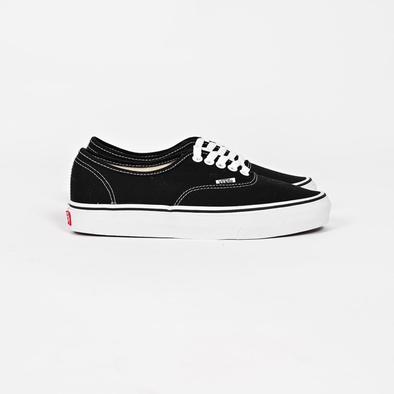 V4ns Authentic Classic Black White