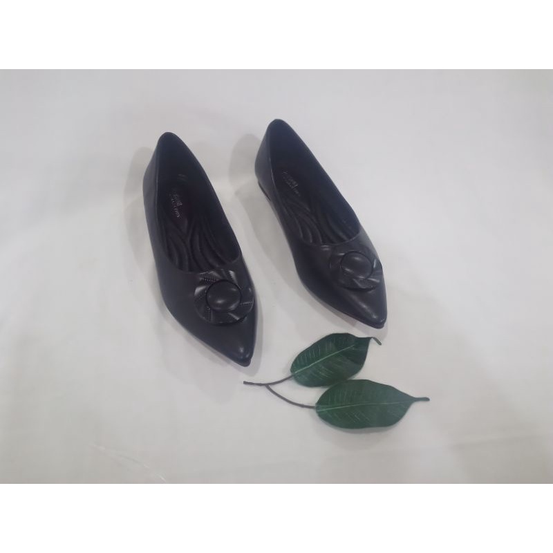 Sepatu wanita Kyrana hitam