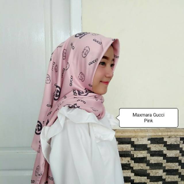 Hijab segiempat motif gucci