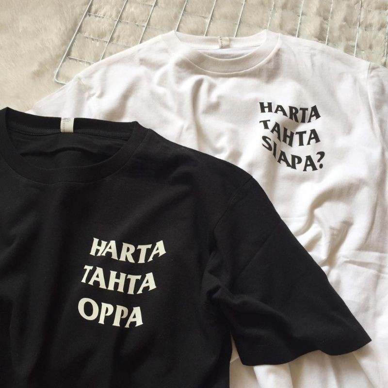 KAOS DISTRO HARTA TAHTA PRIA/WANITA(BEBAS REQUEST NAMA)bahan cotton combed 30s