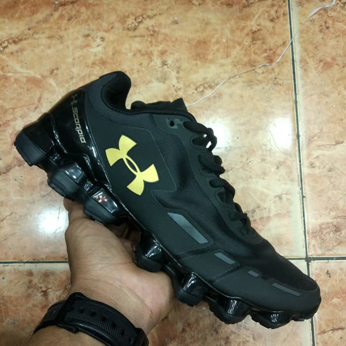 under armour scorpio black gold