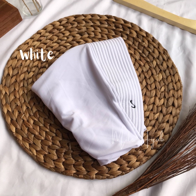 Bergo Hamidah Jilbab Jersey Menutup Dada Kerudung Olahraga Instan Premium-White
