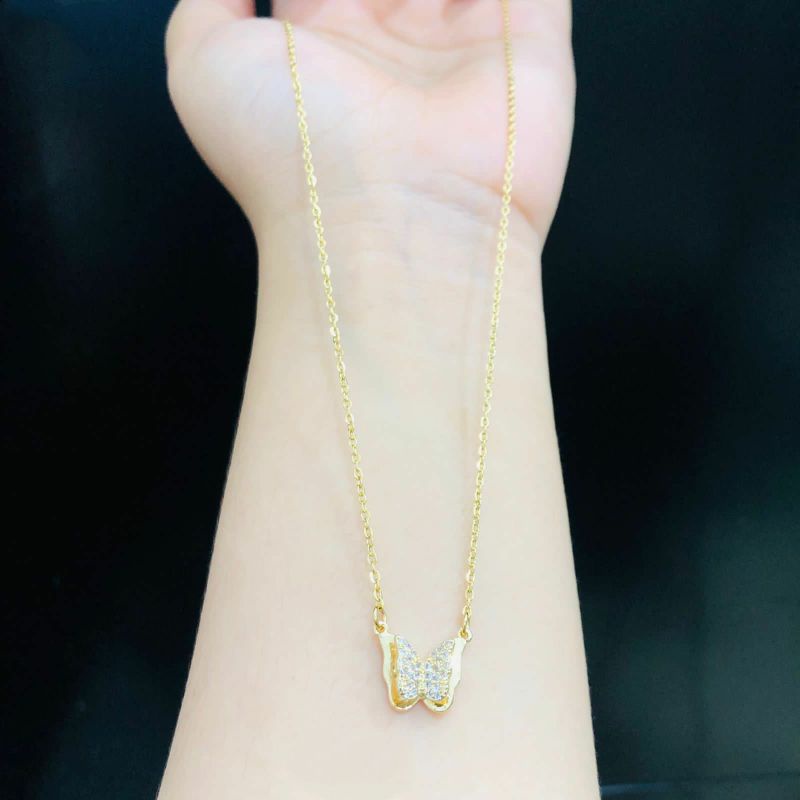 GG Kalung kupu-kupu Gold Titanium