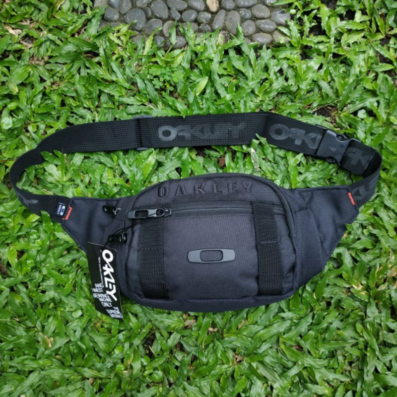 Tas Oakley Slempang Tas Surfing Oakley logo Besi / Tas waistbag distro / Tas Slempang Pria / Waistbag Pria