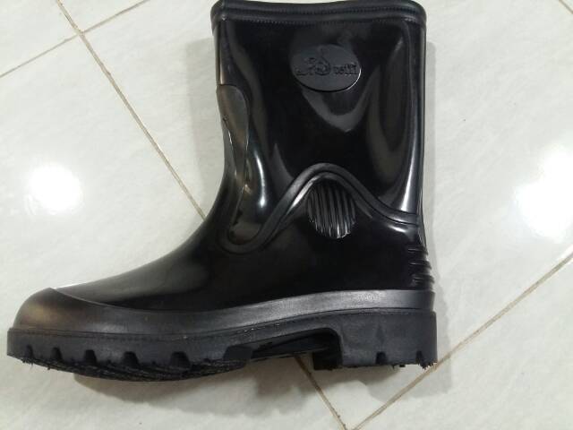 Sepatu boots karet steffi boot hitam pendek