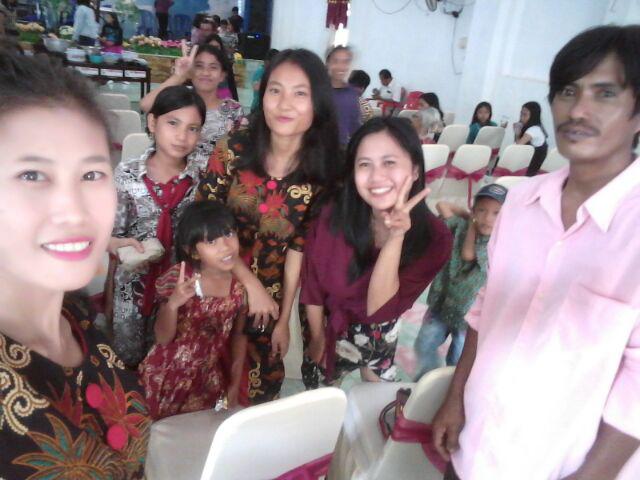 Batik Couple Dan Anak Mawar Daun